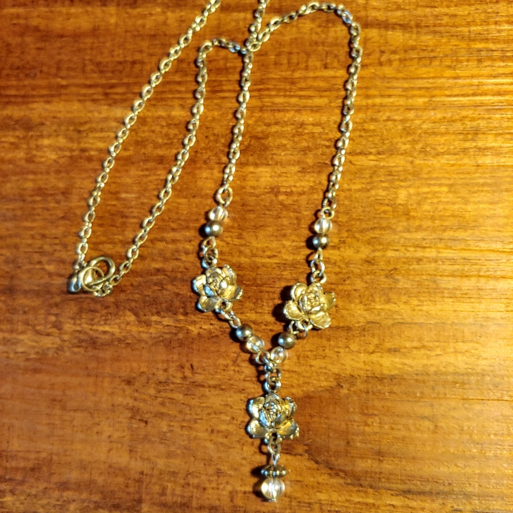 Silver Flower Necklace - Picture 5 of 6